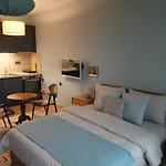 42- Modern Cozy Near Center *