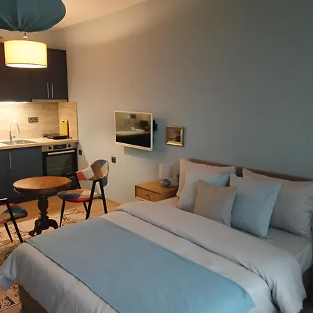 42- Modern Cozy Near Center *