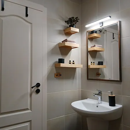42- Modern Cozy Near Center Apartamento *