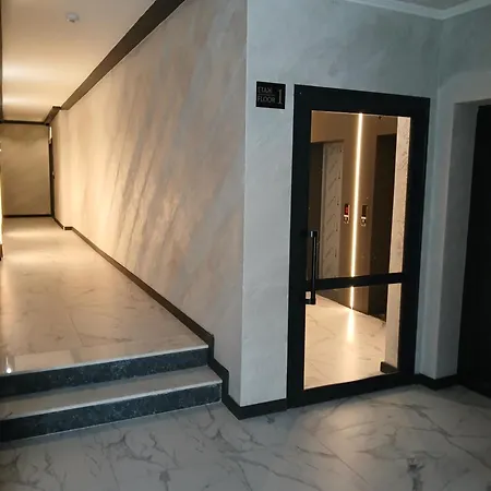 42- Modern Cozy Near Center Apartamento